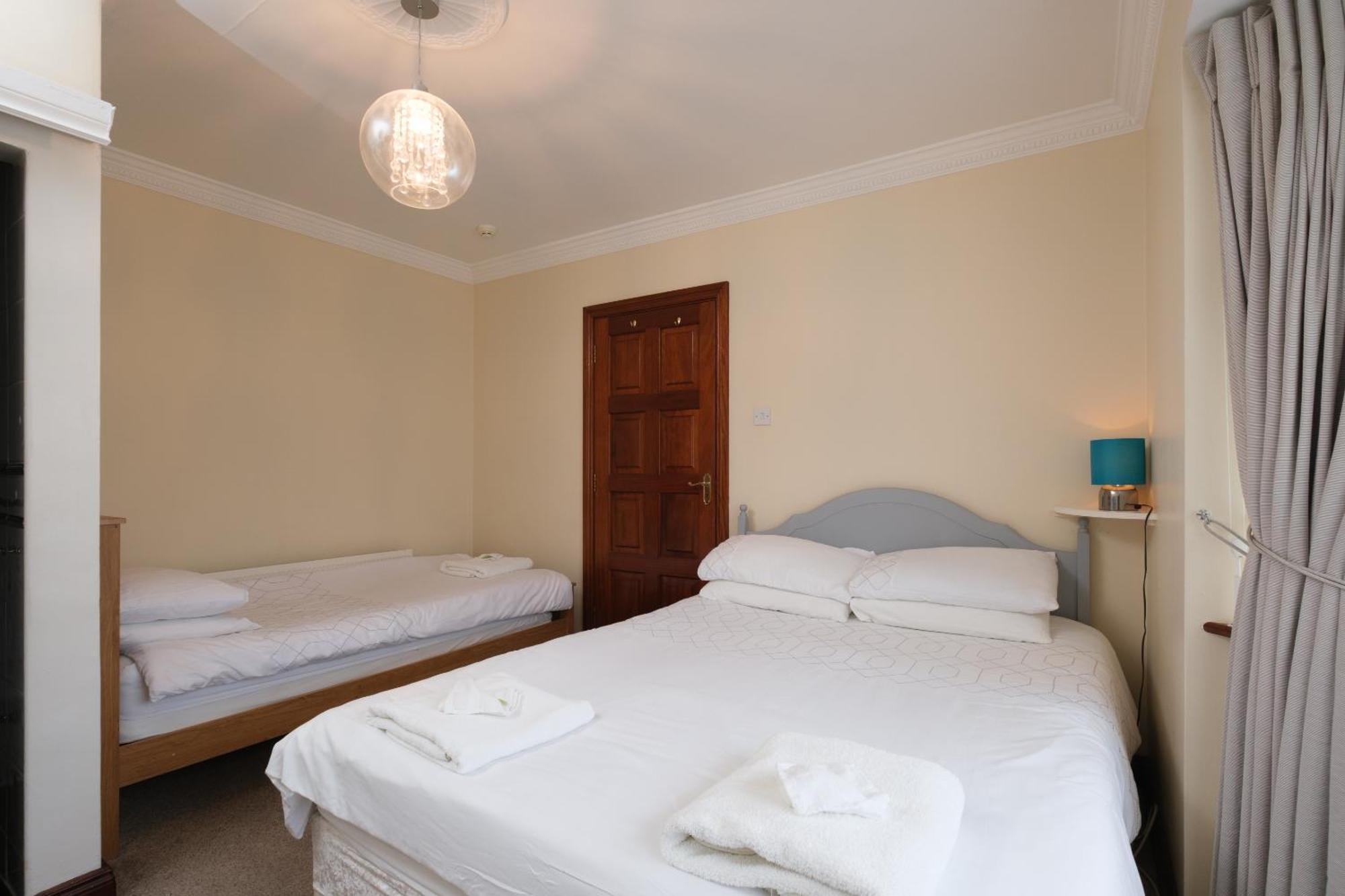 Four Seasons B&B Galway Esterno foto